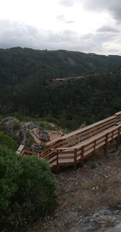 Chez Louise: Onde A Serra Beija O Ceu Lousã Zewnętrze zdjęcie